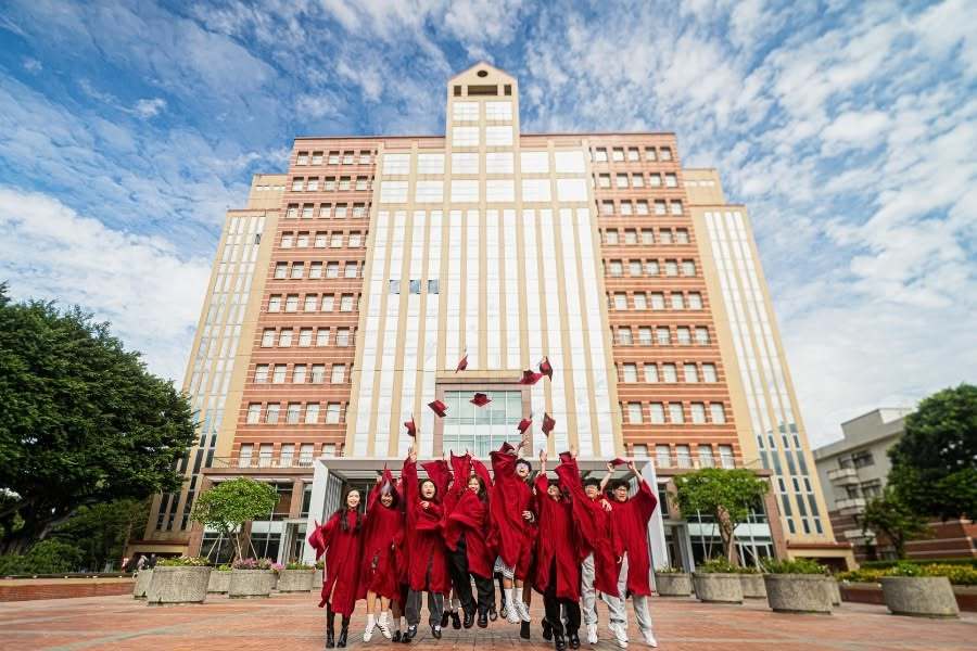 hình ảnh đại học phùng giáp